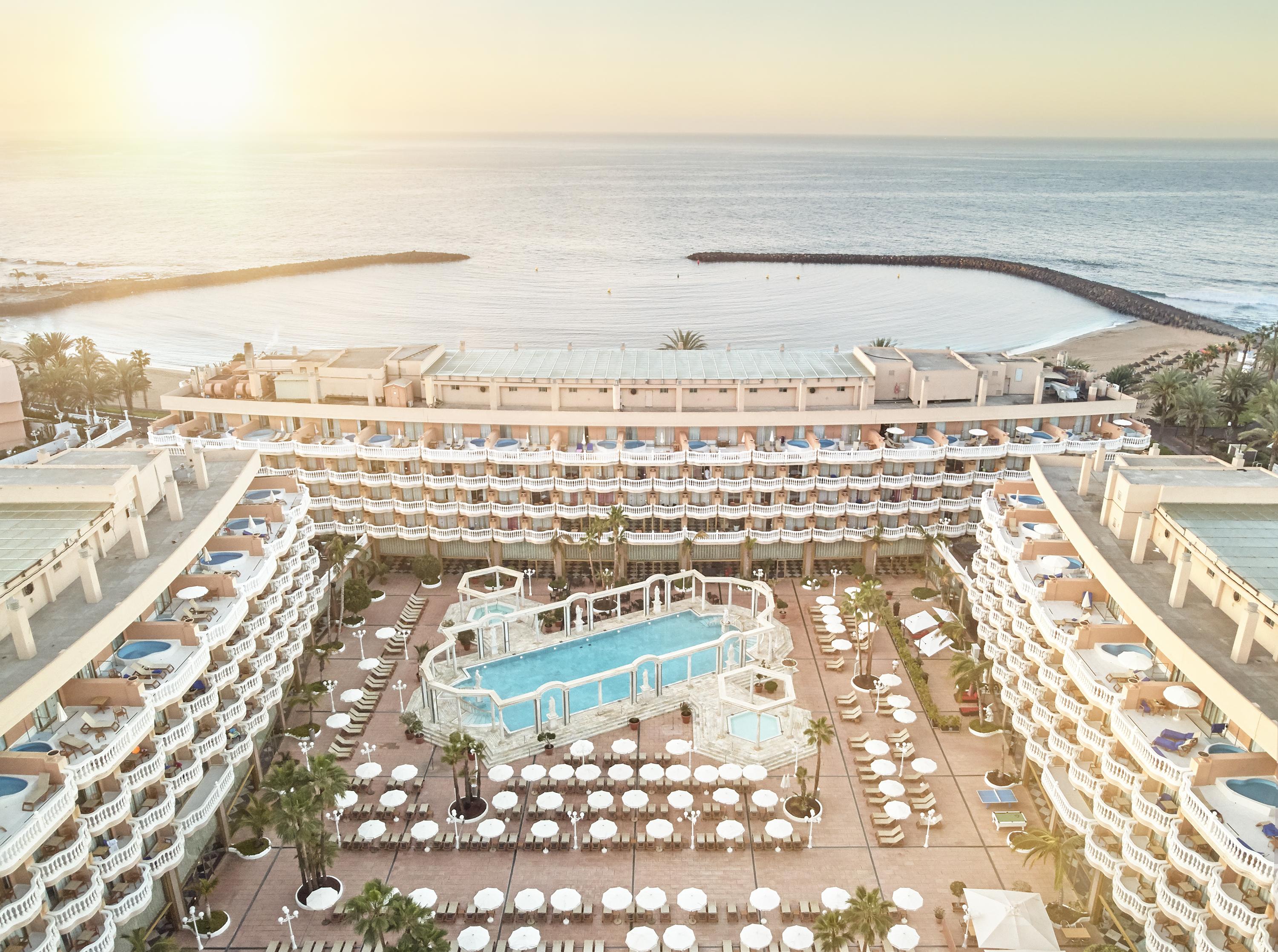 Hotel Cleopatra Palace Playa de las Americas  Bagian luar foto